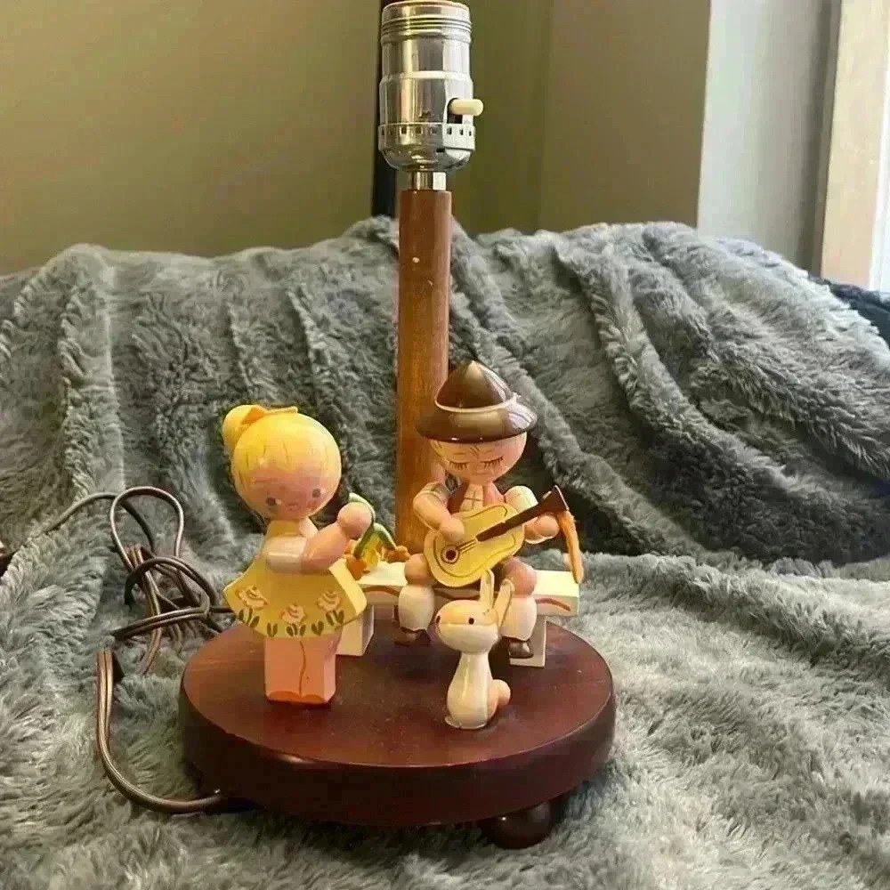 Adorable vintage  1960’s Nursery lamp